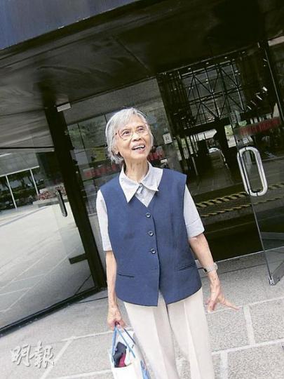 今年已80歲的退休女西醫陳秀棉,對被告稱會還款的承諾半信半疑,「這人根本不值得信任!」(黃景怡攝) 今年已80歲的退休女西醫陳秀棉,對被告稱會還款的承諾半信半疑,「這人根本不值得信任!」(黃景怡攝)