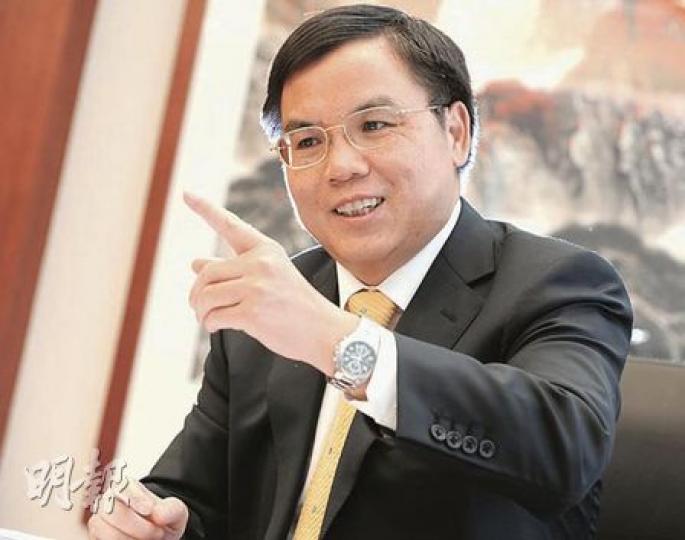 中國人壽海外副董事長兼總裁劉廷安(圖)預期,在人民幣業務加快發展下,本港人民幣存款,將很快突破1000億元大關。(劉焌陶攝) 中國人壽海外副董事長兼總裁劉廷安(圖)預期,在人民幣業務加快發展下,本港人民幣存款,將很快突破1000億元大關。(劉焌陶攝)