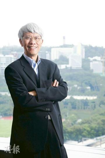 任志剛在中大擔任全球經濟及金融研究所傑出研究員,他說愛上這裏寧靜的工作環境,令他可以更好地思考問題。(陳智良攝) 任志剛在中大擔任全球經濟及金融研究所傑出研究員,他說愛上這裏寧靜的工作環境,令他可以更好地思考問題。(陳智良攝)