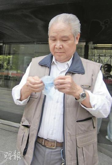 65歲的葉志誠被指多次趁女童到其寓所代父親借錢,脫光女童衣服非禮,事後則給20元女童「買嘢食」。(黃景怡攝) 65歲的葉志誠被指多次趁女童到其寓所代父親借錢,脫光女童衣服非禮,事後則給20元女童「買嘢食」。(黃景怡攝)