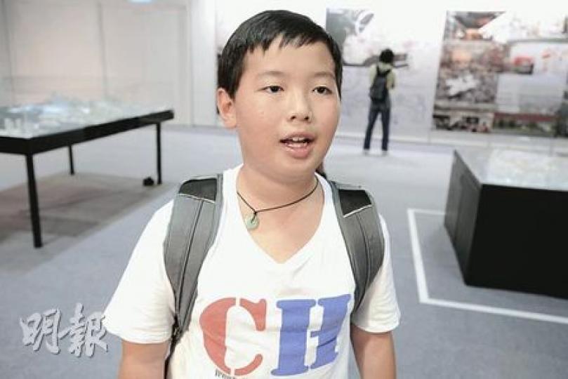 即將升上中一的黎同學要求姨姨帶他前來西九展覽,他認為《文化經脈》最有文化特色,又指康文署管理樹木劣績斑斑,不相信能照顧好《城市中的公園》中的5000棵樹。(尹錦恩攝)在西九龍居住了30年的英國人Clynes居住環境即將「大翻新」,希望最終的設計能開拓更多空間,讓兒子有機會逃離「石屎森林」,在健康的環境成長。(尹錦恩攝) 即將升上中一的黎同學要求姨姨帶他前來西九展覽,他認為《文化經脈》最有文化特色,又指康文署管理樹木劣績斑斑,不相信能照顧好《城市中的公園》中的5000棵樹。(尹錦恩攝)在西九龍居住了30年的英國人Clynes居住環境即將「大翻新」,希望最終的設計能開拓更多空間,讓兒子有機會逃離「石屎森林」,在健康的環境成長。(尹錦恩攝)