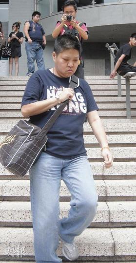 被告李菩生(上圖)昨承認訛稱可以優惠價代購「小豬」羅志祥(下圖)演唱會門票,藉以騙取粉絲金錢,獲准保釋候判。(利嘉茵攝) 被告李菩生(上圖)昨承認訛稱可以優惠價代購「小豬」羅志祥(下圖)演唱會門票,藉以騙取粉絲金錢,獲准保釋候判。(利嘉茵攝)