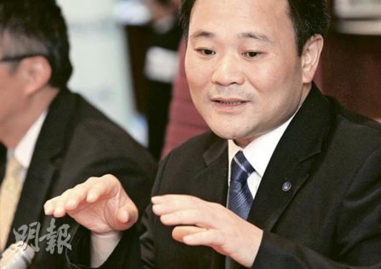 至於新能源汽車的發展,吉利主席李書福表示,「吉利如果要(將新能源電動車)投入市場,易如反掌」,只是現在的市場還不成熟。他自信,若有一天電動汽車商業化了,「吉利在這方面一定是走在前面的。」(何家達攝) 至於新能源汽車的發展,吉利主席李書福表示,「吉利如果要(將新能源電動車)投入市場,易如反掌」,只是現在的市場還不成熟。他自信,若有一天電動汽車商業化了,「吉利在這方面一定是走在前面的。」(何家達攝)