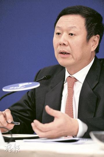 問到會否仿效中移動將董事長與首席執行官職位「分拆」時,中電信董事長兼首席執行官王曉初表示董事會沒有計劃,並說:「除非你覺得我做得不好。」(何家達攝) 問到會否仿效中移動將董事長與首席執行官職位「分拆」時,中電信董事長兼首席執行官王曉初表示董事會沒有計劃,並說:「除非你覺得我做得不好。」(何家達攝)
