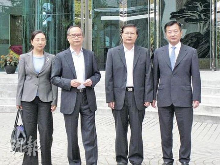 民建聯常委葛佩帆(左起)、劉江華、譚耀宗和林光宇,昨日與外交部駐港特派員公署特派員呂新華會面約半小時。劉江華會後表示,建議香港派代表參與菲律賓的調查,或派出第三者監督,惟呂新華認為有一定困難。(楊曉楓攝) 民建聯常委葛佩帆(左起)、劉江華、譚耀宗和林光宇,昨日與外交部駐港特派員公署特派員呂新華會面約半小時。劉江華會後表示,建議香港派代表參與菲律賓的調查,或派出第三者監督,惟呂新華認為有一定困難。(楊曉楓攝)