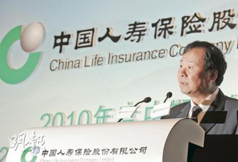 中國人壽董事長楊超在北京主持業績會,其總裁萬峰(圖)則來港主持會議。萬峰稱,保險業務總量有所下降,主要因為公司上半年重整保險代理隊伍,但每名代理的首年保費產能,其實略有上升2%。(劉焌陶攝) 中國人壽董事長楊超在北京主持業績會,其總裁萬峰(圖)則來港主持會議。萬峰稱,保險業務總量有所下降,主要因為公司上半年重整保險代理隊伍,但每名代理的首年保費產能,其實略有上升2%。(劉焌陶攝)