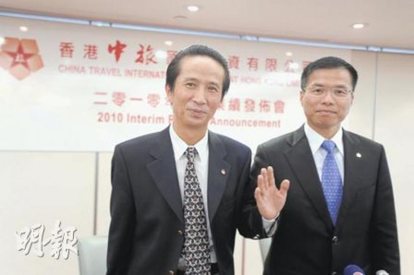 香港中旅總經理許慕韓(右)稱,菲律賓事件對集團影響不大,因為集團業務重點為內地,但已停辦所有往菲律賓旅行團。左為副總經理薄寶華。(尹錦恩攝) 香港中旅總經理許慕韓(右)稱,菲律賓事件對集團影響不大,因為集團業務重點為內地,但已停辦所有往菲律賓旅行團。左為副總經理薄寶華。(尹錦恩攝)
