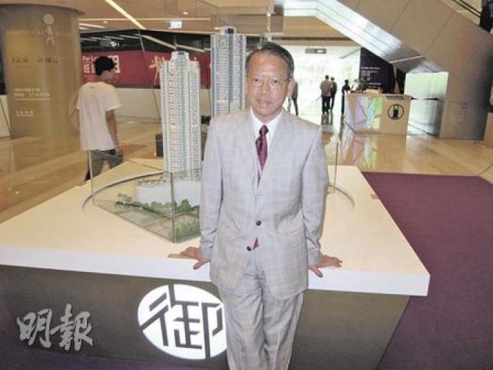華懋吳崇武稱,御豪門樓盤模型和基本資料,現已放在荃灣如心廣場商場內,供市民閱覽。(林可為攝)
華懋吳崇武稱,御豪門樓盤模型和基本資料,現已放在荃灣如心廣場商場內,供市民閱覽。(林可為攝)