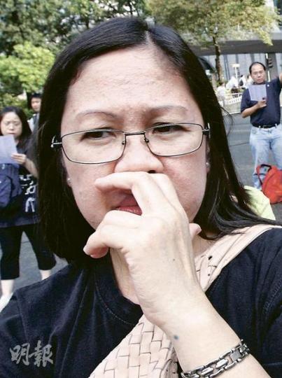 來港18年的菲傭Mary Ann表示,胞妹日前被港人指罵為「兇手」,令她感痛心。她昨日與數十名姊妹來到追思會,主動伸出友誼之手,望港人不要仇視她們。(李紹昌攝) 來港18年的菲傭Mary Ann表示,胞妹日前被港人指罵為「兇手」,令她感痛心。她昨日與數十名姊妹來到追思會,主動伸出友誼之手,望港人不要仇視她們。(李紹昌攝)