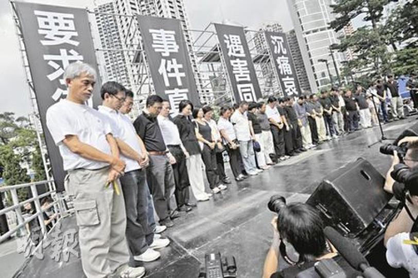 菲律賓8死血案,近40名來自不同黨派的議員昨日一同悼念死難同胞,要求菲律賓政府徹查事件。(何家達攝) 菲律賓8死血案,近40名來自不同黨派的議員昨日一同悼念死難同胞,要求菲律賓政府徹查事件。(何家達攝)