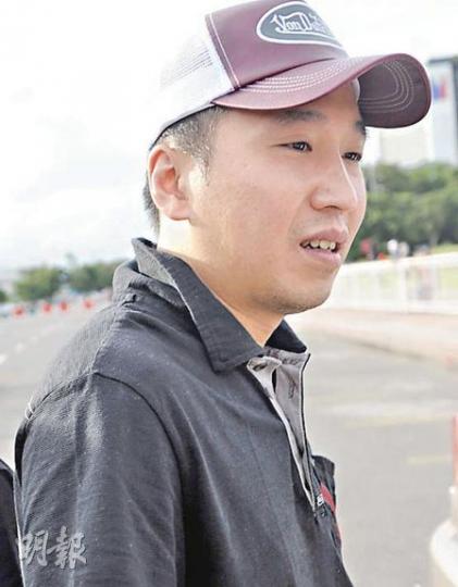 港人蔡先生在菲律賓工作已兩個月,他指當地人很友善,但他不禁痛斥當日菲律賓警方處理事件的手法「離譜」。(余俊亮攝) 港人蔡先生在菲律賓工作已兩個月,他指當地人很友善,但他不禁痛斥當日菲律賓警方處理事件的手法「離譜」。(余俊亮攝)