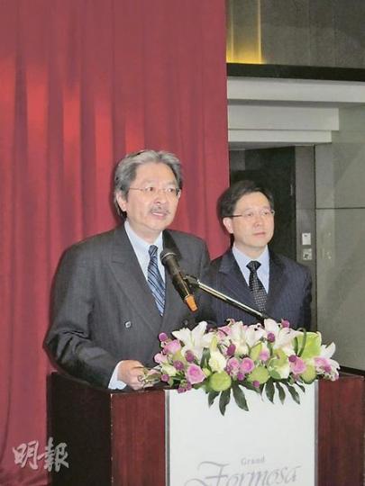 經過一連4天訪台行程,特區政府未有交出「成績表」,就連記者多次追問此行有何實質成果,財政司長曾俊華都以「我們會處理」作回應。(姚國雄攝) 經過一連4天訪台行程,特區政府未有交出「成績表」,就連記者多次追問此行有何實質成果,財政司長曾俊華都以「我們會處理」作回應。(姚國雄攝)
