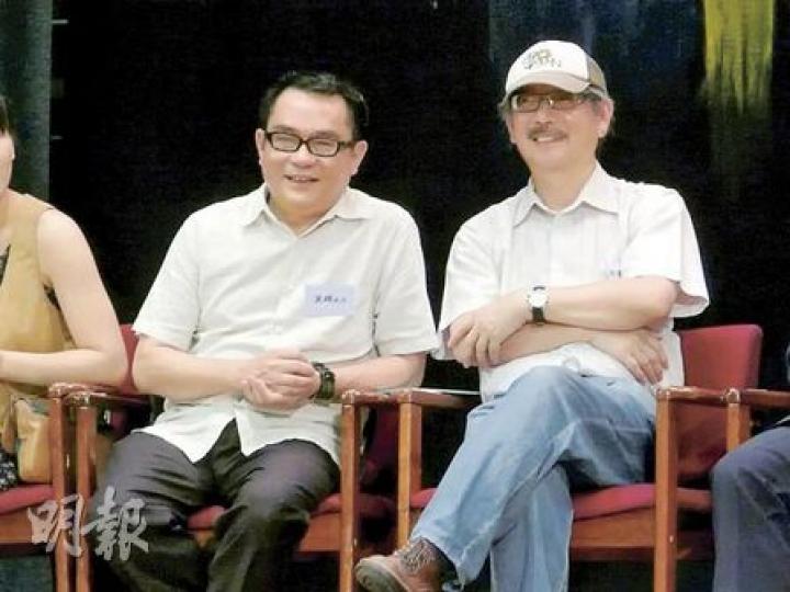 與關夢南 (右)應邀出席《和諧集》新書發布會,與學生分享「尋書」過程。關夢南認為,這可令年輕人見證文藝作品可「留名千古」,對他們創作有鼓勵作用。(鄭穎瑩攝) 與關夢南 (右)應邀出席《和諧集》新書發布會,與學生分享「尋書」過程。關夢南認為,這可令年輕人見證文藝作品可「留名千古」,對他們創作有鼓勵作用。(鄭穎瑩攝)
