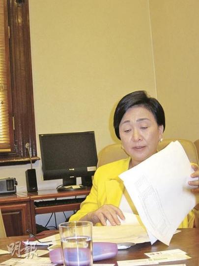 劉慧卿直言過去7年的議員生涯至少「倒貼」了77萬元,令她「火滾」,認為議員薪酬有必要檢討。(陳雪玲攝) 劉慧卿直言過去7年的議員生涯至少「倒貼」了77萬元,令她「火滾」,認為議員薪酬有必要檢討。(陳雪玲攝)