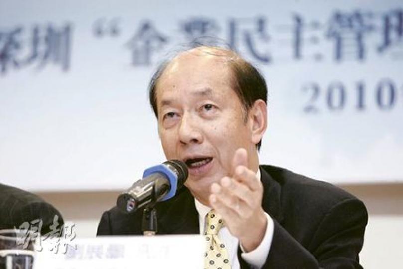 四大商會昨日就內地兩條草案舉行諮詢會。其中，工業總會副主席劉展灝建議，進一步提高及改革最低工資，代替推行兩套新法例。（郭慶輝攝）