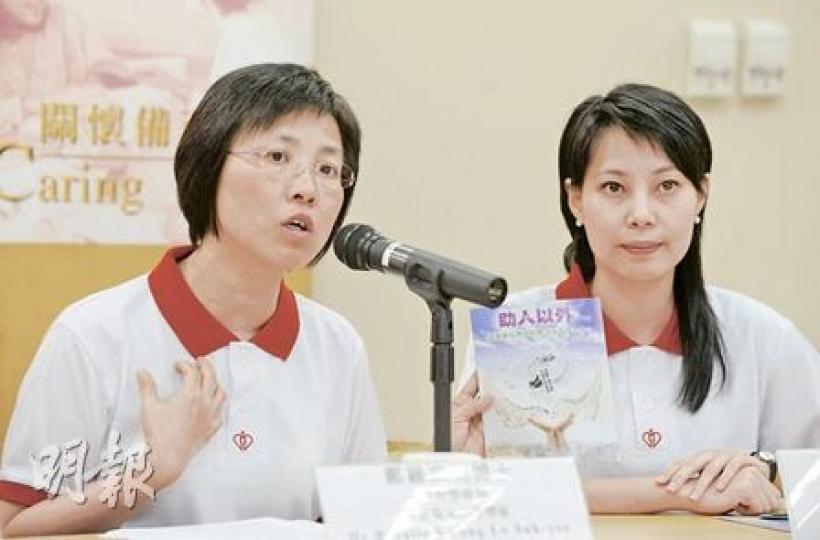 在人質事件中倖存的人能否跨過心理陰影,醫管局高級臨牀心理學家鄺羅淑兒博士(左)表示要觀察30天才能知道他們是否患上「創傷後壓力症」。旁為醫管局臨牀心理學家呂慧詩。(劉焌陶攝) 在人質事件中倖存的人能否跨過心理陰影,醫管局高級臨牀心理學家鄺羅淑兒博士(左)表示要觀察30天才能知道他們是否患上「創傷後壓力症」。旁為醫管局臨牀心理學家呂慧詩。(劉焌陶攝)