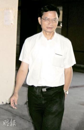 何廣明昨在屯門裁判法院被裁定非禮罪成,他隨即繳交罰款後離去。(梁珮珊攝) 何廣明昨在屯門裁判法院被裁定非禮罪成,他隨即繳交罰款後離去。(梁珮珊攝)