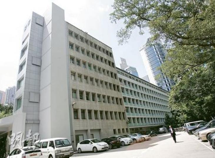 將會拆卸的政府總部西座(圖),將會改建為甲級寫字樓,樓高由原本的55米上升至約150米。(林振東攝) 將會拆卸的政府總部西座(圖),將會改建為甲級寫字樓,樓高由原本的55米上升至約150米。(林振東攝)