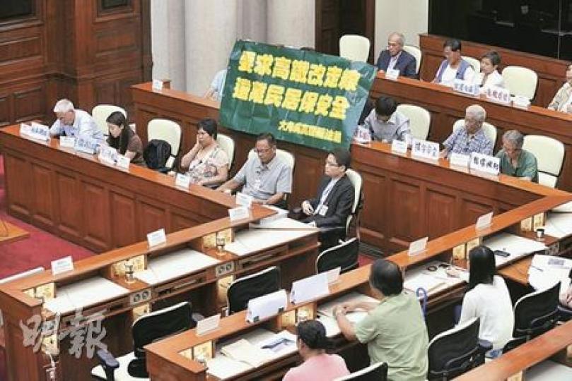 多個團體反對高鐵貫穿大角嘴舊區地底,擔心破壞該區樓宇結構。 (葉漢華攝) 多個團體反對高鐵貫穿大角嘴舊區地底,擔心破壞該區樓宇結構。 (葉漢華攝)