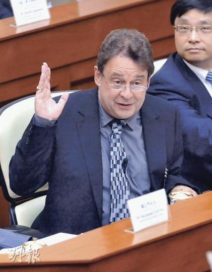 西九管理局行政總裁謝卓飛承諾,稍後會公開專家顧問報告,並交代西九財務狀况資料。(葉漢華攝) 西九管理局行政總裁謝卓飛承諾,稍後會公開專家顧問報告,並交代西九財務狀况資料。(葉漢華攝)
