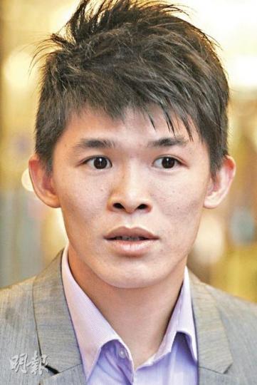 反對本港申辦亞運的劉先生批評政府浪費公帑,指活動未能令市民受惠,又質疑本地交通配套未必足夠應付亞運來港的人流。(林振東攝)張小姐反對香港申辦亞運,她批評政府只為「出風頭」,涉及的開支可更實際地用於改善其他民生項目,例如學生資助等。(林振東攝)支持申辦亞運的彭小姐相信,逾百億元的投資屬於值得,又表示自己喜歡看體育賽事,認為本港作為國際城市,很應該支持及參與亞運這項國際盛事。(林振東攝) 反對本港申辦亞運的劉先生批評政府浪費公帑,指活動未能令市民受惠,又質疑本地交通配套未必足夠應付亞運來港的人流。(林振東攝)張小姐反對香港申辦亞運,她批評政府只為「出風頭」,涉及的開支可更實際地用於改善其他民生項目,例如學生資助等。(林振東攝)支持申辦亞運的彭小姐相信,逾百億元的投資屬於值得,又表示自己喜歡看體育賽事,認為本港作為國際城市,很應該支持及參與亞運這項國際盛事。(林振東攝)