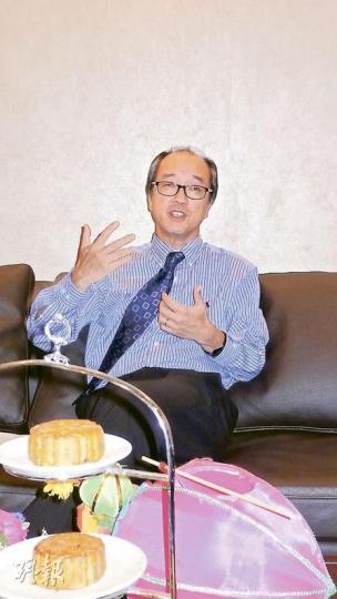 科大校長陳繁昌表示,科大在新學制下的必修課程將包括語言、音樂及藝術、歷史、統計、人文及社會科學、溝通及體育等,現時已接獲校內各學系等200多個有關課程的建議書。(蕭輝浩攝) 科大校長陳繁昌表示,科大在新學制下的必修課程將包括語言、音樂及藝術、歷史、統計、人文及社會科學、溝通及體育等,現時已接獲校內各學系等200多個有關課程的建議書。(蕭輝浩攝)