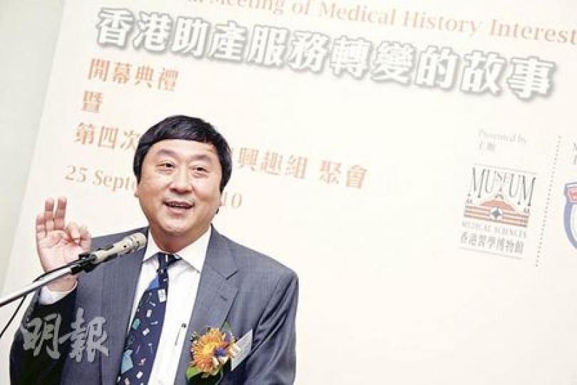 中文大學校長沈祖堯出席「香港助產服務轉變的故事」展覽開幕禮,他在會上表示,實習期間曾為孕婦接生,教導他最多的正是助產士。(陳智良攝) 中文大學校長沈祖堯出席「香港助產服務轉變的故事」展覽開幕禮,他在會上表示,實習期間曾為孕婦接生,教導他最多的正是助產士。(陳智良攝)
