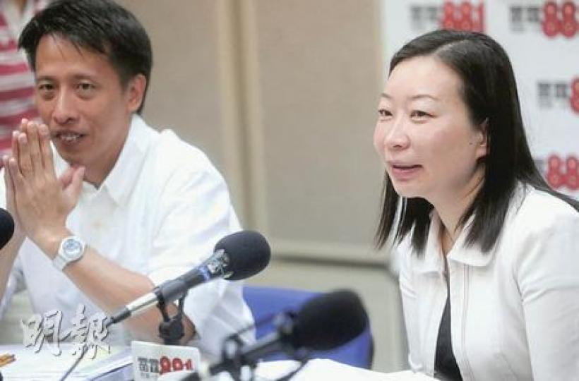 本港自2003年來再次出現本地感染登革熱個案,衛生防護中心顧問醫生張竹君(右)說,已列作本土爆發處理,又擔心此病在港紮根會成為風土病。左為食環署鼠類風險評估及諮詢小組主管李明偉。(尹錦恩攝) 本港自2003年來再次出現本地感染登革熱個案,衛生防護中心顧問醫生張竹君(右)說,已列作本土爆發處理,又擔心此病在港紮根會成為風土病。左為食環署鼠類風險評估及諮詢小組主管李明偉。(尹錦恩攝)