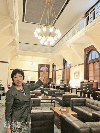 立法會前廳上方的「神秘樓層」無樓梯可達,連立法會秘書長吳文華(圖)也不知其由來。(陳雪玲攝) 立法會前廳上方的「神秘樓層」無樓梯可達,連立法會秘書長吳文華(圖)也不知其由來。(陳雪玲攝)