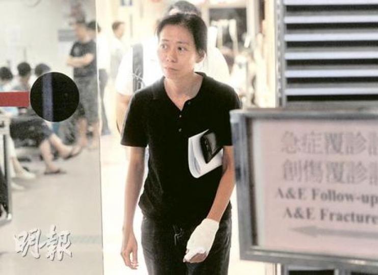 衛生署調查發現,本港一年發生多達46萬宗損傷事件,跌傷和扭傷佔最多,近半數會到公立醫院急症室求醫。(尹錦恩攝)(明報製圖) 衛生署調查發現,本港一年發生多達46萬宗損傷事件,跌傷和扭傷佔最多,近半數會到公立醫院急症室求醫。(尹錦恩攝)(明報製圖)