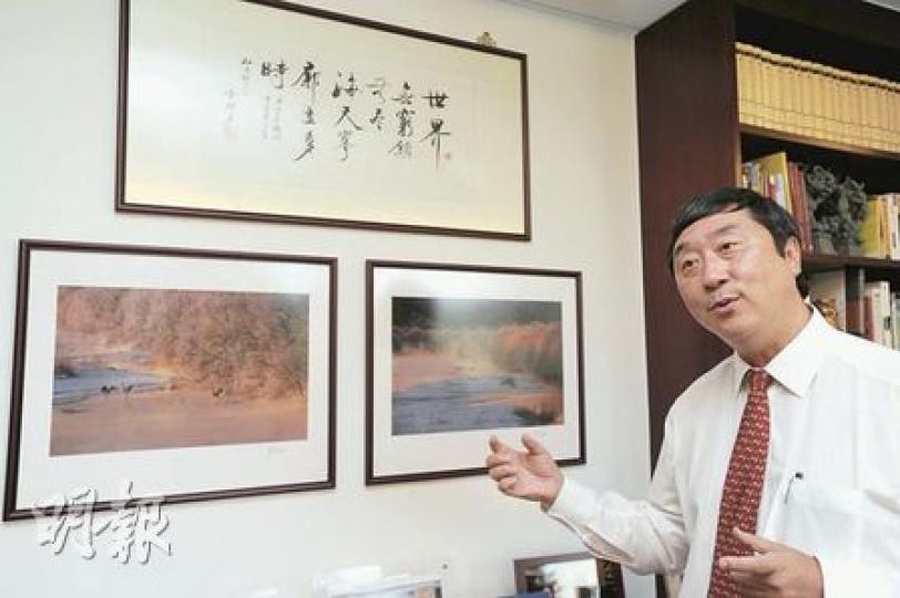 愈有才能和權力的人,若只顧個人私利,對社會的破壞愈大,因此求學問和學做人是不能分割。大學正正為學生提供一個場所,透過與身邊的同學、教授接觸,認識正確做人處世之道,由年輕人蛻變為負責任的成年人。——中大校長沈祖堯(尹錦恩攝) 愈有才能和權力的人,若只顧個人私利,對社會的破壞愈大,因此求學問和學做人是不能分割。大學正正為學生提供一個場所,透過與身邊的同學、教授接觸,認識正確做人處世之道,由年輕人蛻變為負責任的成年人。——中大校長沈祖堯(尹錦恩攝)