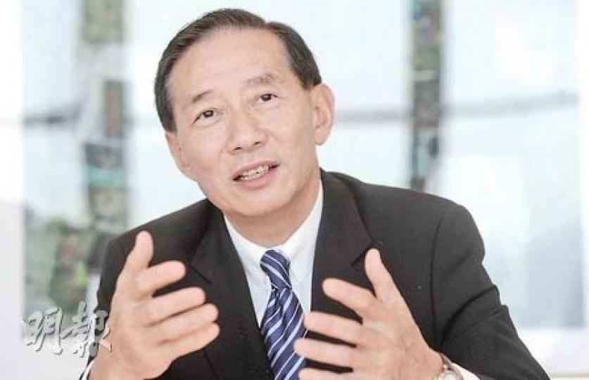 王冬勝今年已59歲,問到會否想到退休,他說以平常心看待,最重要是做得開心,又幫到公司。(尹錦恩攝)(明報製圖)(明報製圖) 王冬勝今年已59歲,問到會否想到退休,他說以平常心看待,最重要是做得開心,又幫到公司。(尹錦恩攝)(明報製圖)(明報製圖)