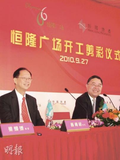 恒隆旗下大連恒隆廣場噚日舉行開工儀式,係新任董事總經理陳南祿(左), 首次參加恒隆內地項目公開活動。右為恒隆董事長陳啟宗。(郭楣攝) 恒隆旗下大連恒隆廣場噚日舉行開工儀式,係新任董事總經理陳南祿(左), 首次參加恒隆內地項目公開活動。右為恒隆董事長陳啟宗。(郭楣攝)