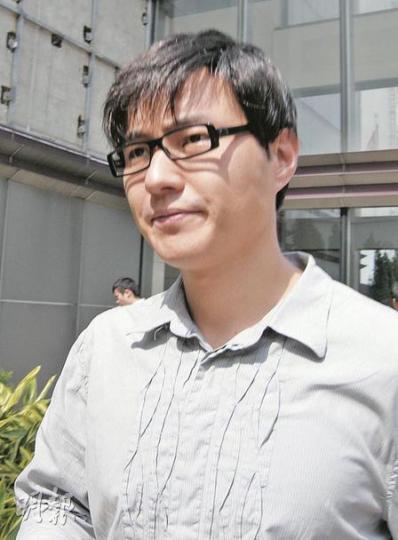 趙敏通為電視第16期藝員訓練班畢業藝人,曾參與《天天天晴》和《鐵馬尋橋》等電視劇,他昨應訊後急步離開法院。(梁珮珊攝) 趙敏通為電視第16期藝員訓練班畢業藝人,曾參與《天天天晴》和《鐵馬尋橋》等電視劇,他昨應訊後急步離開法院。(梁珮珊攝)