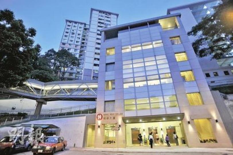 位於筲箕灣的房協公屋明華大廈,部分座數樓齡達48年。房協已向政府提出重建方案,加入長者屋元素,亦預留空間作其他用途。(葉漢華攝) 位於筲箕灣的房協公屋明華大廈,部分座數樓齡達48年。房協已向政府提出重建方案,加入長者屋元素,亦預留空間作其他用途。(葉漢華攝)