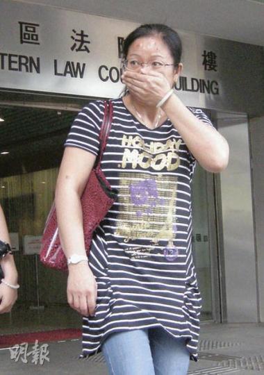 第五被告黎嫦報稱無業,被控串謀走私及兩項洗黑錢,涉款逾5400萬元。(利嘉茵攝) 第五被告黎嫦報稱無業,被控串謀走私及兩項洗黑錢,涉款逾5400萬元。(利嘉茵攝)