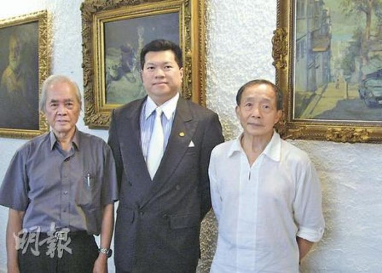 圖為馬家寶的兒子大律師馬恩國(中),馬家寶的學生著名畫家鍾耀(右)和王仲民(左)。(黃靜雅攝) 圖為馬家寶的兒子大律師馬恩國(中),馬家寶的學生著名畫家鍾耀(右)和王仲民(左)。(黃靜雅攝)