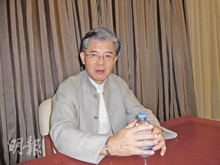 多年來已經主力在內地發展房地產的羅康瑞,仍然經常關心本港房屋政策及樓巿等問題,他認為現時樓價高企,港府若需資助巿民置業,應復建居屋為低收入巿民解決安居需要。(鄧雅各攝) 多年來已經主力在內地發展房地產的羅康瑞,仍然經常關心本港房屋政策及樓巿等問題,他認為現時樓價高企,港府若需資助巿民置業,應復建居屋為低收入巿民解決安居需要。(鄧雅各攝)