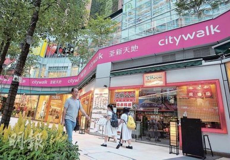 荃新天地「阿蘇火山日本料理」現鼠蹤,東主懷疑老鼠來自楊屋道街市,闖進商場匿藏店外花槽,令其生意大受影響,要求市建居賠償近400萬元。(朱永倫攝) 荃新天地「阿蘇火山日本料理」現鼠蹤,東主懷疑老鼠來自楊屋道街市,闖進商場匿藏店外花槽,令其生意大受影響,要求市建居賠償近400萬元。(朱永倫攝)