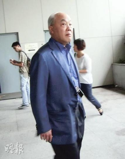 福臨門「七哥」徐維均(圖)昨日首次到法庭旁聽,散庭後他未有發言,與兒子匆匆離去。(陳穎鏇攝) 福臨門「七哥」徐維均(圖)昨日首次到法庭旁聽,散庭後他未有發言,與兒子匆匆離去。(陳穎鏇攝)