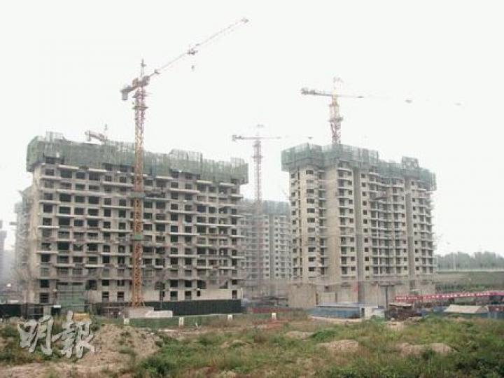 北京國慶節當天只有2個新盤推出,樓市表現謹慎。圖為北京一施工中的樓盤。(林迎攝) 北京國慶節當天只有2個新盤推出,樓市表現謹慎。圖為北京一施工中的樓盤。(林迎攝)