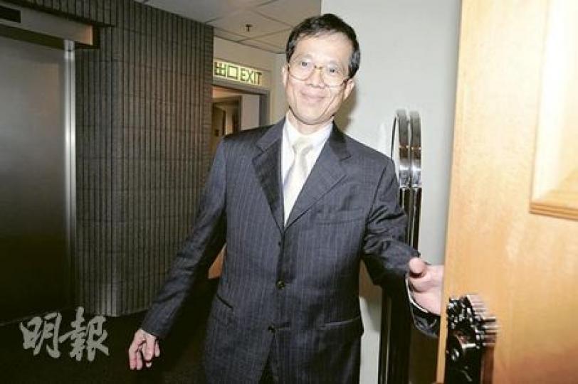 兒科專科醫生楊誠(圖)昨日被裁定專業失德,判在普通科名冊除名一個月,緩刑一年。他昨離開時對裁決表示「無意見」。(尹錦恩攝) 兒科專科醫生楊誠(圖)昨日被裁定專業失德,判在普通科名冊除名一個月,緩刑一年。他昨離開時對裁決表示「無意見」。(尹錦恩攝)
