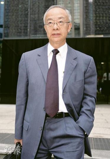 前房屋及規劃地政局副秘書長鄔滿海昨被律師行強制傳召出庭,他在庭上指停售居屋是大圍的公眾政策,並非針對紅灣半島。(郭慶輝攝) 前房屋及規劃地政局副秘書長鄔滿海昨被律師行強制傳召出庭,他在庭上指停售居屋是大圍的公眾政策,並非針對紅灣半島。(郭慶輝攝)