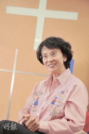 香港晨曦會總幹事葉陳幔利5年前放棄美國的地產事業回流香港,矢志繼承父親陳保羅牧師的福音戒毒使命,體會過當中的艱辛後,亦解開了多年誤會父親不關心自己的心結。(葉漢華攝) 香港晨曦會總幹事葉陳幔利5年前放棄美國的地產事業回流香港,矢志繼承父親陳保羅牧師的福音戒毒使命,體會過當中的艱辛後,亦解開了多年誤會父親不關心自己的心結。(葉漢華攝)