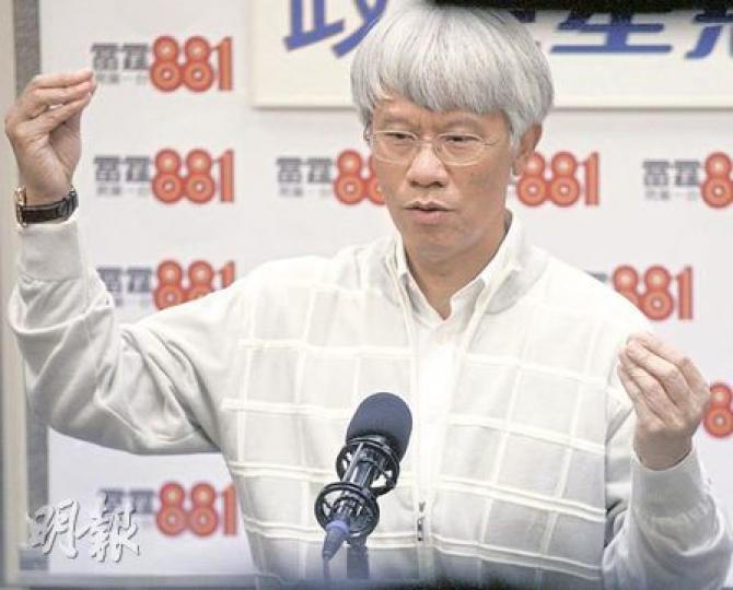 任志剛昨在電台節目中公開表示,國際金融市場目前的狀况是百年一遇的混亂,呼籲市民避免入市炒賣。(李紹昌攝) 任志剛昨在電台節目中公開表示,國際金融市場目前的狀况是百年一遇的混亂,呼籲市民避免入市炒賣。(李紹昌攝)