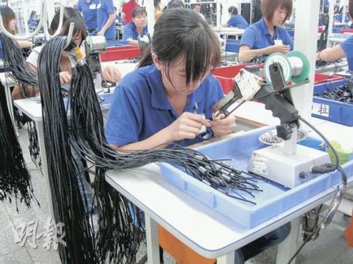 歐陸通生產多種電子產品,屬於勞工密集型企業,圖為廠內的生產情况。(陳小強攝) 歐陸通生產多種電子產品,屬於勞工密集型企業,圖為廠內的生產情况。(陳小強攝)