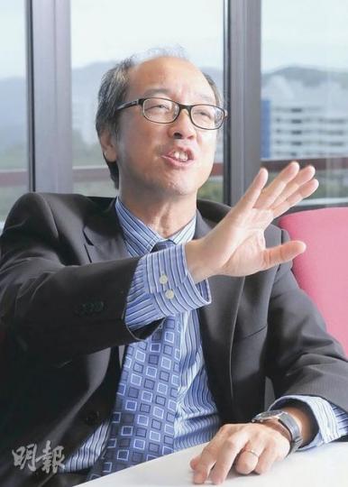 科大校長陳繁昌談科研﹕踏入21世紀,科研將由過往物理和數學主導轉為發展生物科技,以及跨科學技術做生物研究。然而研究亦須顧及教學,將研究成果傳授給學生,同時了解現今世界最新發展。(張智超攝) 科大校長陳繁昌談科研﹕踏入21世紀,科研將由過往物理和數學主導轉為發展生物科技,以及跨科學技術做生物研究。然而研究亦須顧及教學,將研究成果傳授給學生,同時了解現今世界最新發展。(張智超攝)