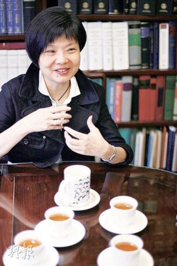 公民黨黨魁余若薇表明,不鼓勵由現任直選議員出戰「超級區議員」。(林振東攝) 公民黨黨魁余若薇表明,不鼓勵由現任直選議員出戰「超級區議員」。(林振東攝)