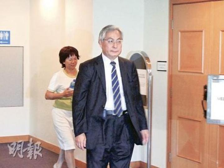 兒科醫生劉孟蛟(前)被指去年3月批准派發傳單,宣傳其醫療集團「匯聚不同界別的精英」,又被指以集團名義宣傳美容院,昨被裁定專業失德,判除名1個月,緩刑2年,並刊憲譴責。(林景輝攝) 兒科醫生劉孟蛟(前)被指去年3月批准派發傳單,宣傳其醫療集團「匯聚不同界別的精英」,又被指以集團名義宣傳美容院,昨被裁定專業失德,判除名1個月,緩刑2年,並刊憲譴責。(林景輝攝)