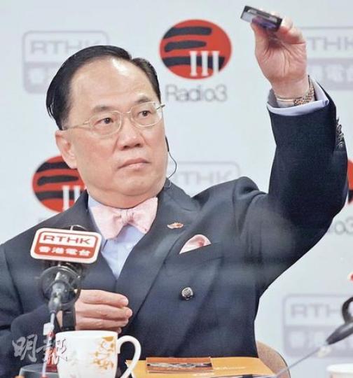 特首曾蔭權昨指出,對於炒賣並不熾熱的樓盤類別,可能有空間減低印花稅。(李紹昌攝)運輸及房屋局長鄭汝樺形容置安心計劃讓市民有更多時間考慮能否置業,可減少上錯車的風險。(尹錦恩攝)房協主席楊家聲表示,置安心計劃有一定風險,但值得一試,最重要是做好風險管理。(劉焌陶攝) 特首曾蔭權昨指出,對於炒賣並不熾熱的樓盤類別,可能有空間減低印花稅。(李紹昌攝)運輸及房屋局長鄭汝樺形容置安心計劃讓市民有更多時間考慮能否置業,可減少上錯車的風險。(尹錦恩攝)房協主席楊家聲表示,置安心計劃有一定風險,但值得一試,最重要是做好風險管理。(劉焌陶攝)